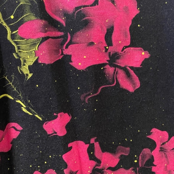 SOLD 🩷🖤 Nike Sportswear Pink Black Floral T-Shirt Neon Swoosh - Men Size Large - Picture 5 of 9